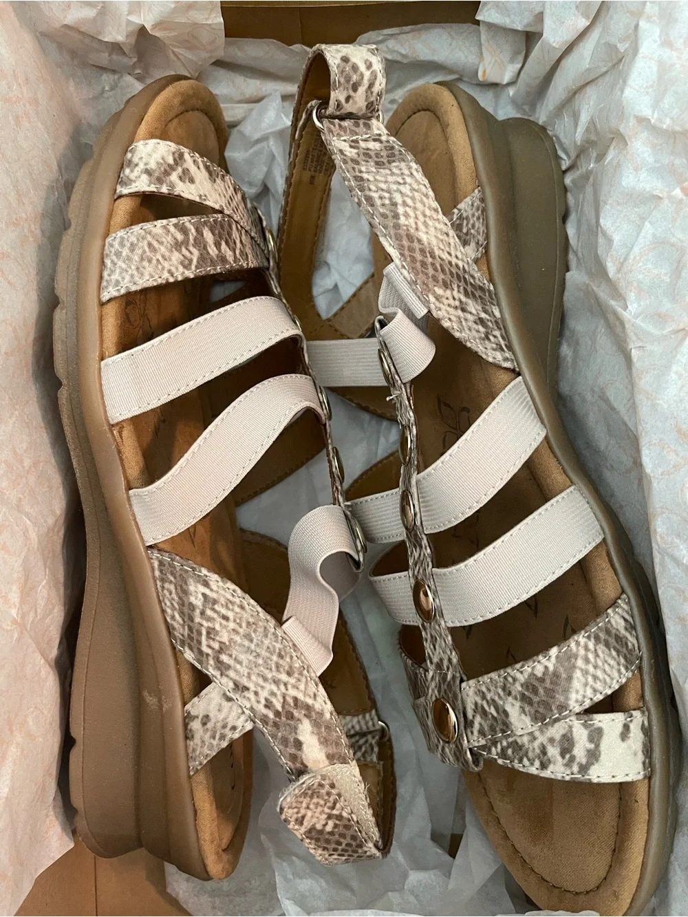 Comfortiva Strappy Sandal 9.5 wide